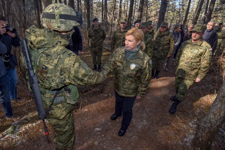 Predsjednica obi&scaron;la vojni kamp u Udbini