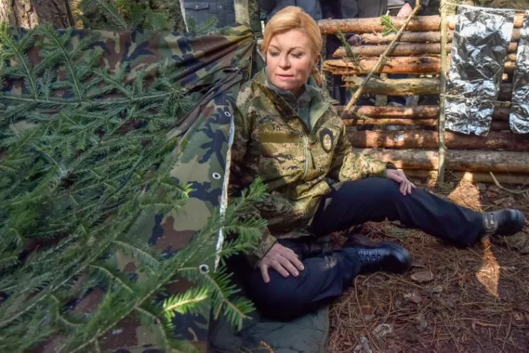 KOLINDA U UNIFORMI: Predsjednica posjetila zimski kamp u Udbini