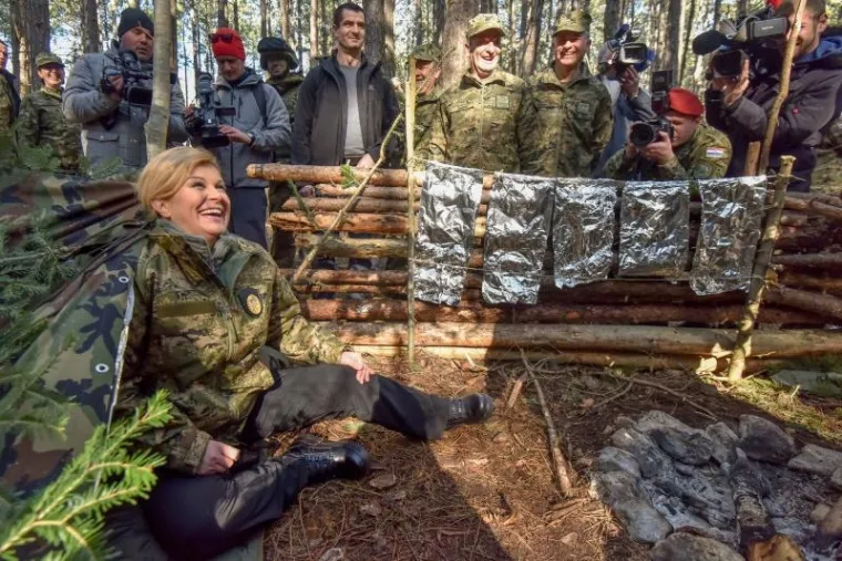 KOLINDA U UNIFORMI: Predsjednica posjetila zimski kamp u Udbini