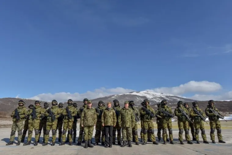 KOLINDA U UNIFORMI: Predsjednica posjetila zimski kamp u Udbini