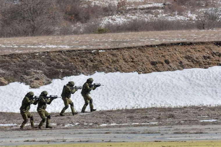 KOLINDA U UNIFORMI: Predsjednica posjetila zimski kamp u Udbini