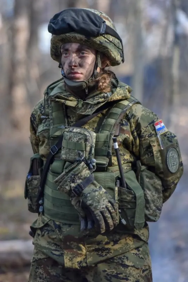 KOLINDA U UNIFORMI: Predsjednica posjetila zimski kamp u Udbini