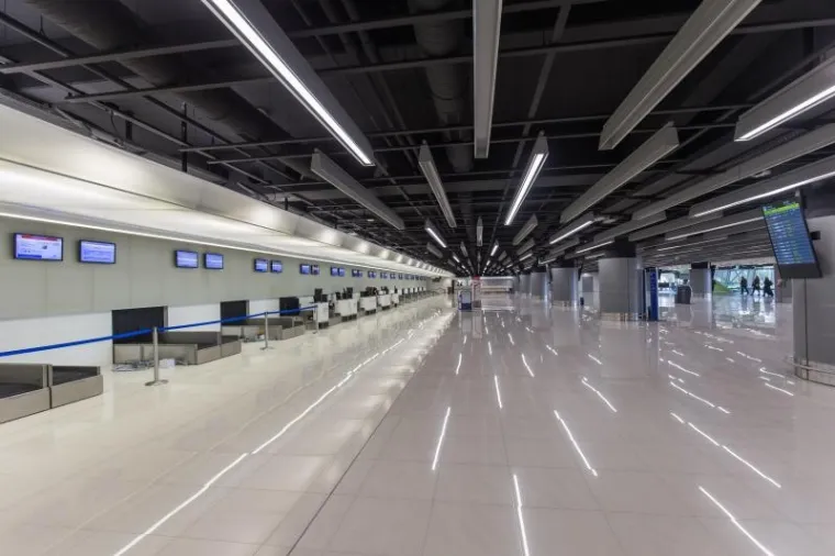 Kapacitet starog putničkog terminala u zračnoj luci Dubrovnik nije bio ni približno dovoljan za velik broj putnika.