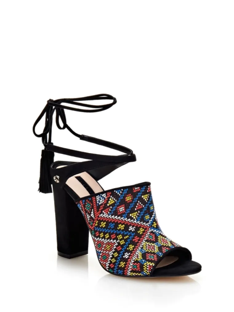 Guess je predstavio proljetnu accessories kolekciju cipela i torba koja nas je oduševila