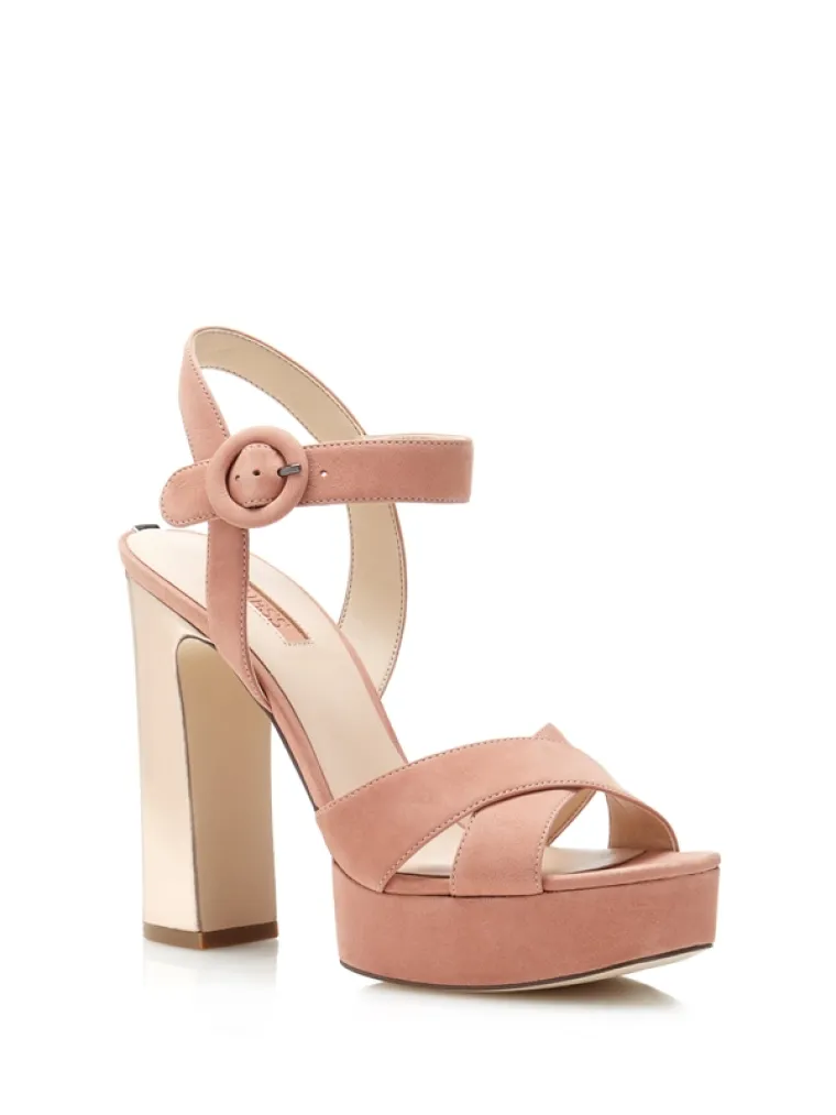 Guess je predstavio proljetnu accessories kolekciju cipela i torba koja nas je oduševila