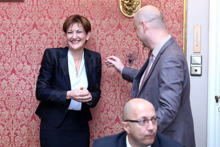 Zabava na sjednici Vlade