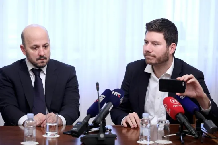 Dok je Maras na jedva čekao da se sve zavr&scaron;i, Pernar je uživao u živom prijenosu sebe