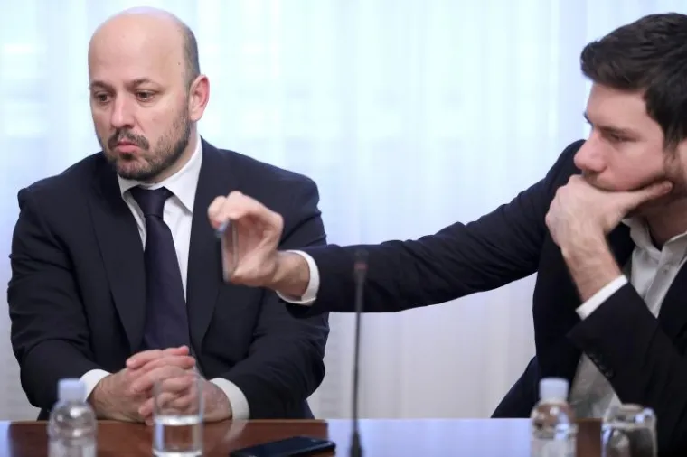 Dok je Maras na jedva čekao da se sve zavr&scaron;i, Pernar je uživao u živom prijenosu sebe