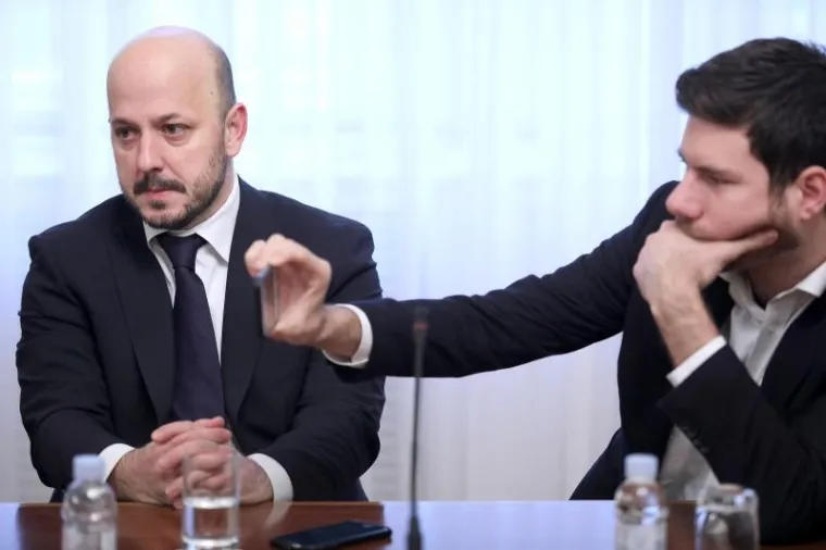 Dok je Maras na jedva čekao da se sve zavr&scaron;i, Pernar je uživao u živom prijenosu sebe