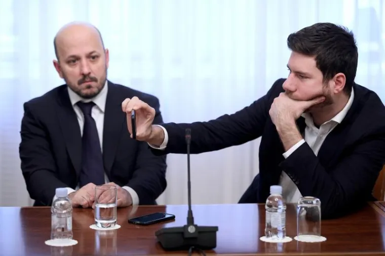 Dok je Maras na jedva čekao da se sve zavr&scaron;i, Pernar je uživao u živom prijenosu sebe