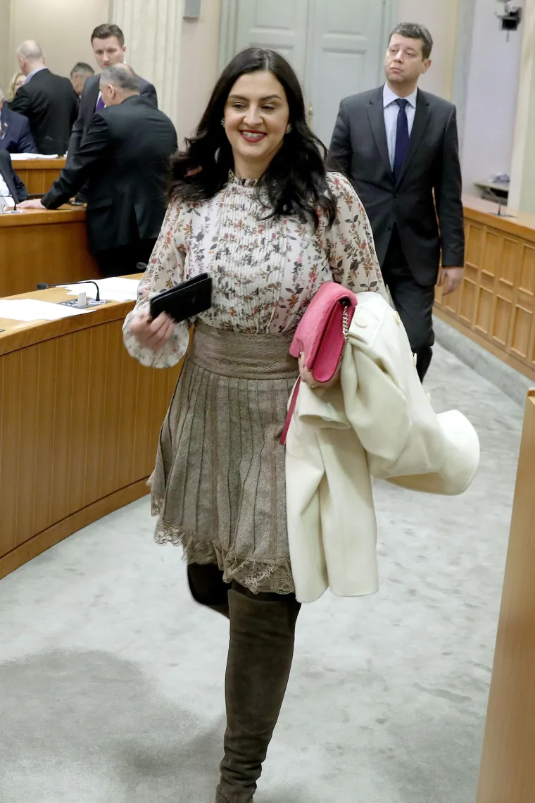 Saborske zastupnice odjevne kombinacije upotpunile zanimljivim torbicama