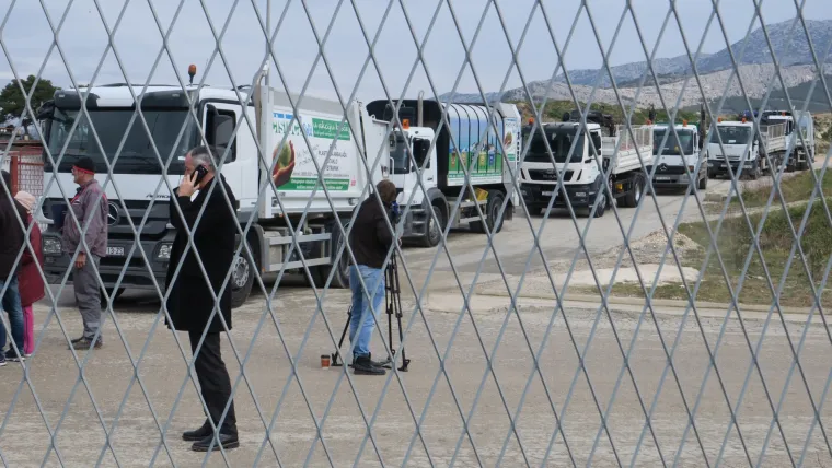 Građani blokirali prilaznu cestu i ulaz na odlagali&scaron;te otpada Karepovac