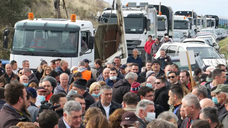 Građani blokirali prilaznu cestu i ulaz na odlagali&scaron;te otpada Karepovac