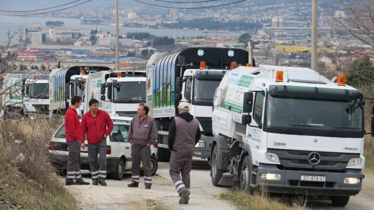Građani blokirali prilaznu cestu i ulaz na odlagali&scaron;te otpada Karepovac