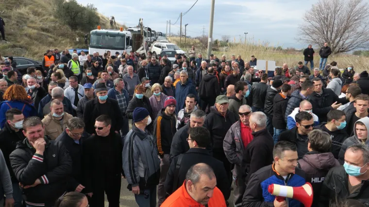 Građani blokirali prilaznu cestu i ulaz na odlagali&scaron;te otpada Karepovac