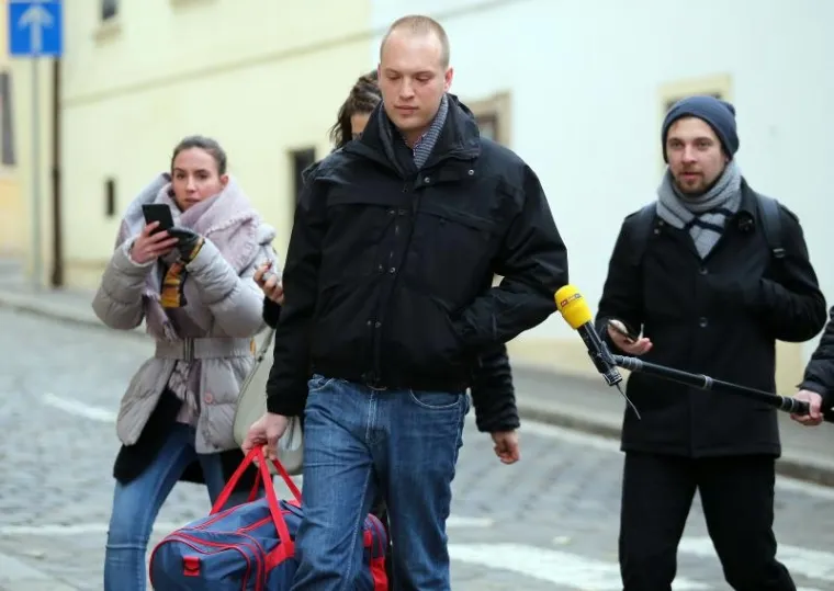 TOMISLAV SAUCHA IZA&Scaron;AO IZ STANA S PUTNOM TORBOM: Krenuo prema sjedi&scaron;tu DORH-a i čeka odluku Sabora