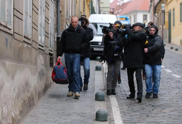 TOMISLAV SAUCHA IZA&Scaron;AO IZ STANA S PUTNOM TORBOM: Krenuo prema sjedi&scaron;tu DORH-a i čeka odluku Sabora