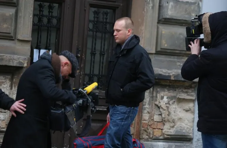 TOMISLAV SAUCHA IZA&Scaron;AO IZ STANA S PUTNOM TORBOM: Krenuo prema sjedi&scaron;tu DORH-a i čeka odluku Sabora