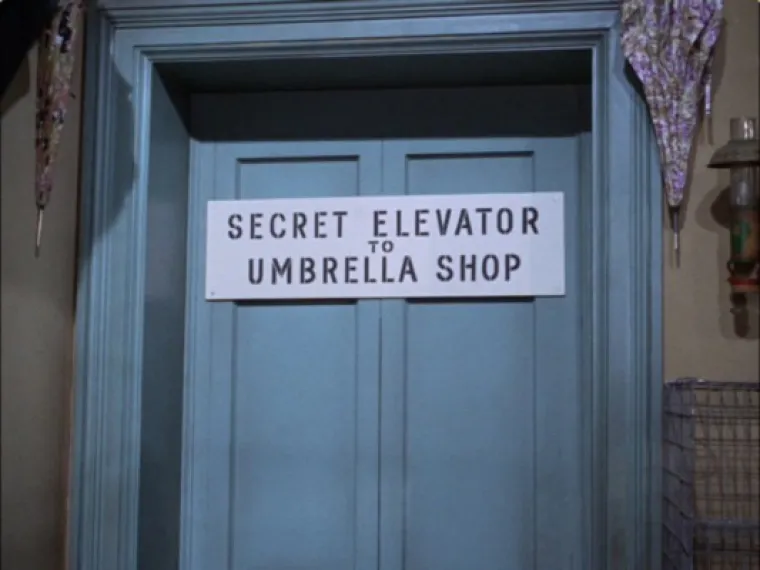 RED NOSTALGIJE, RED OKP-A: U onoj staroj seriji, Batman u svakoj epizodi radi nešto prilično bizarno