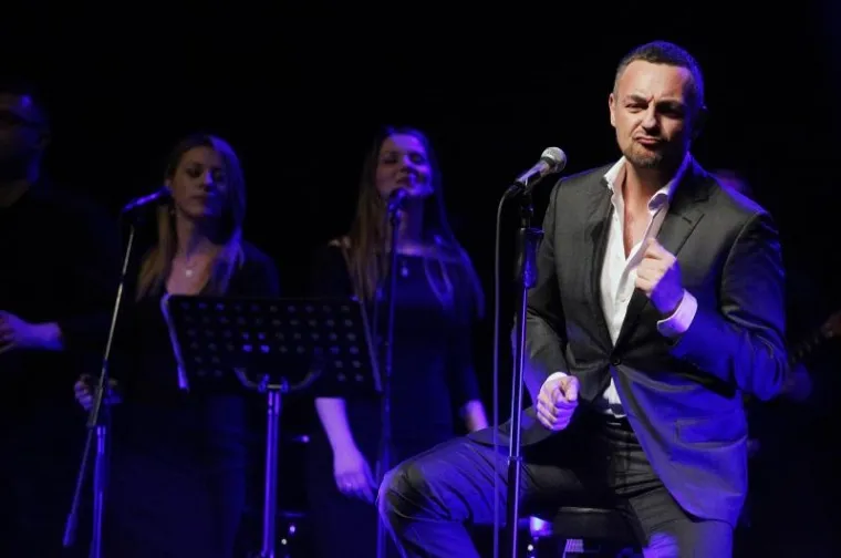 MILJENIK ŽENSKE PUBLIKE PRIREDIO VEČER ZA PAMĆENJE: Kad je pustio glas, Zagrepčanke su zaboravile na svoje partnere