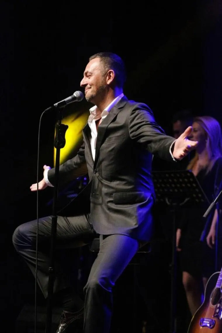 MILJENIK ŽENSKE PUBLIKE PRIREDIO VEČER ZA PAMĆENJE: Kad je pustio glas, Zagrepčanke su zaboravile na svoje partnere