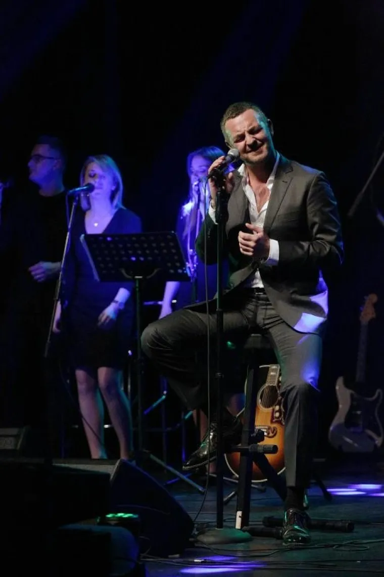 MILJENIK ŽENSKE PUBLIKE PRIREDIO VEČER ZA PAMĆENJE: Kad je pustio glas, Zagrepčanke su zaboravile na svoje partnere