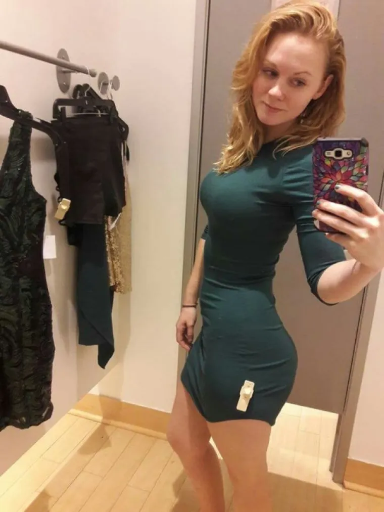 MISLITE DA STE VI POD STRESOM? Pogledajte samo njihove haljine, samo &scaron;to ne puknu...