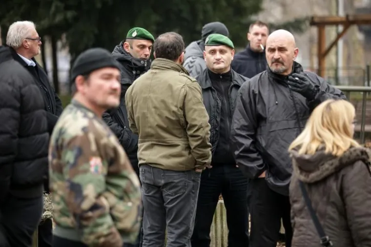 Održani prosvjedi za i protiv obveznog vojnog roka