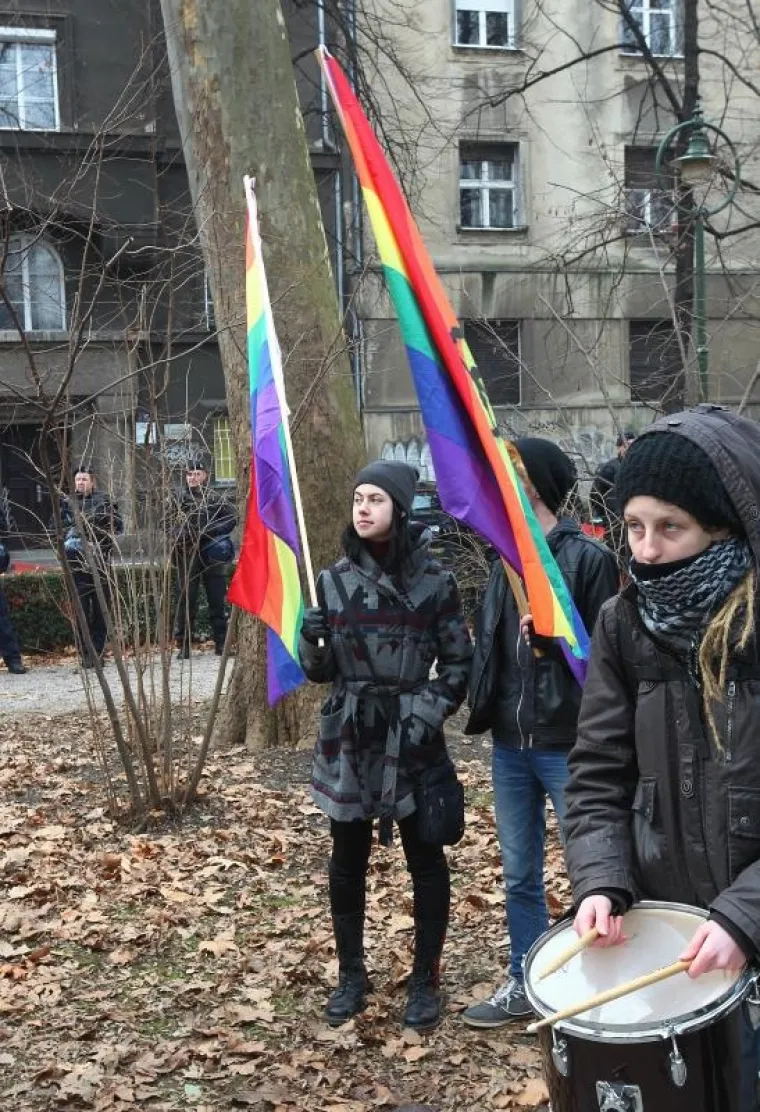 Održani prosvjedi za i protiv obveznog vojnog roka