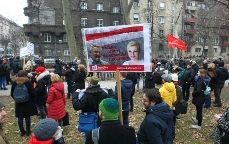 Održani prosvjedi za i protiv obveznog vojnog roka