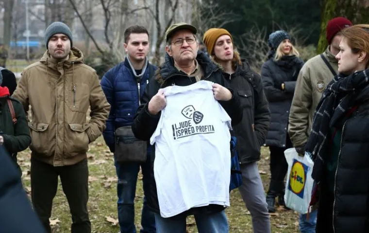 Održani prosvjedi za i protiv obveznog vojnog roka