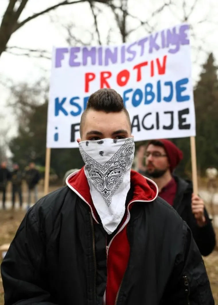 Održani prosvjedi za i protiv obveznog vojnog roka