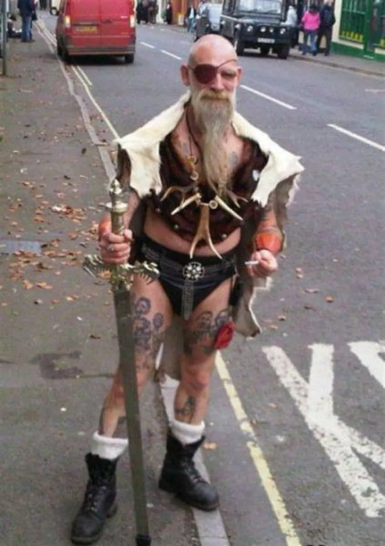 AKO ODIJELO ČINI ČOVJEKA, &Scaron;TO SU ONDA ONI: Nije ih sram izlaziti tako u javnost?