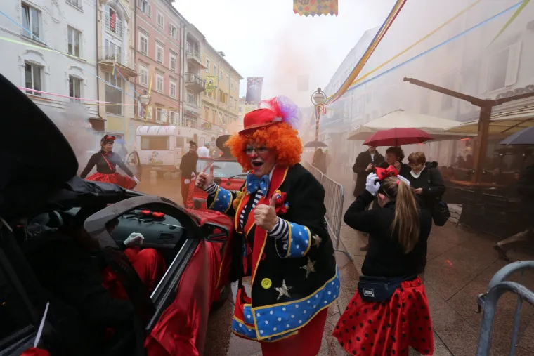 Tradicionalni ma&scaron;karani auto-rally Pariz-Bakar razveselio brojnu publiku