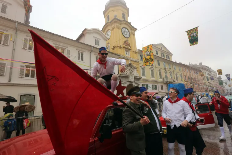 Tradicionalni ma&scaron;karani auto-rally Pariz-Bakar razveselio brojnu publiku