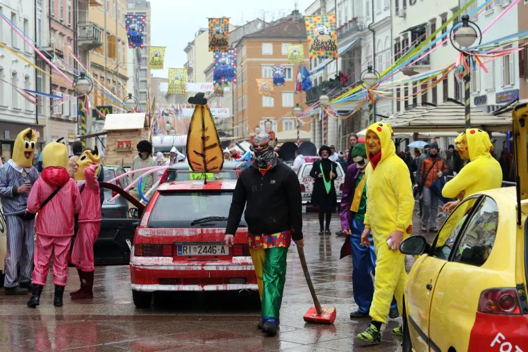 Tradicionalni ma&scaron;karani auto-rally Pariz-Bakar razveselio brojnu publiku