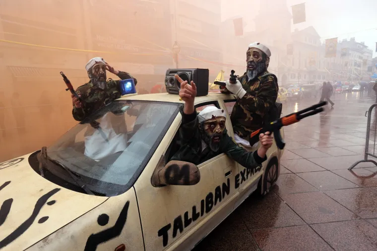 Tradicionalni ma&scaron;karani auto-rally Pariz-Bakar razveselio brojnu publiku