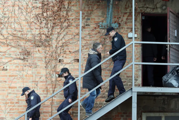 Policijski očevid nakon noća&scaron;njeg napada suzavcem na LGBT partyju u Super Super klubu