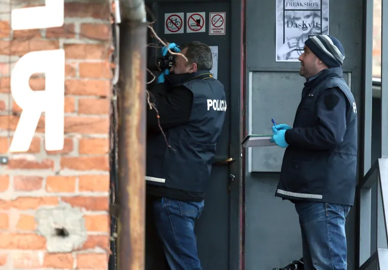 Policijski očevid nakon noća&scaron;njeg napada suzavcem na LGBT partyju u Super Super klubu