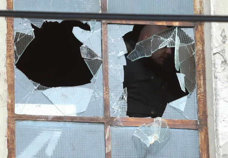 Policijski očevid nakon noća&scaron;njeg napada suzavcem na LGBT partyju u Super Super klubu