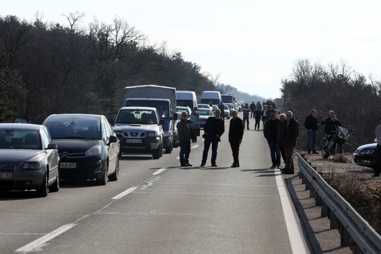 U stra&scaron;nom sudaru na magistrali izgorio vozač automobila