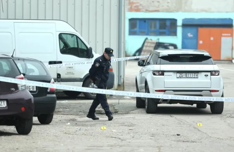 Policijski očevid u zagrebačkom klubu na koji je bačen suzavac