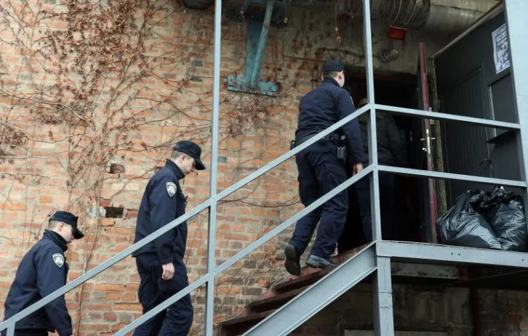 Policijski očevid u zagrebačkom klubu na koji je bačen suzavac