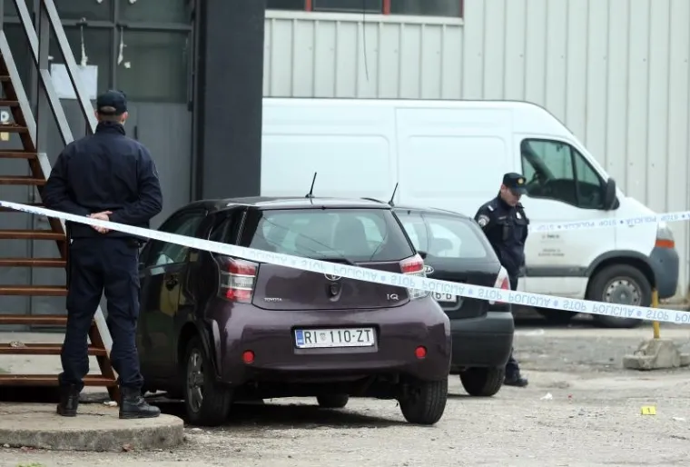 Policijski očevid u zagrebačkom klubu na koji je bačen suzavac