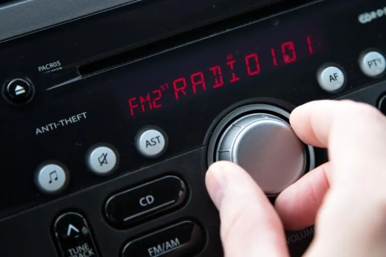 DANAS JE SVJETSKI DAN RADIJA: Pogledajte 'ljepotane' iz pro&scaron;log stoljeća