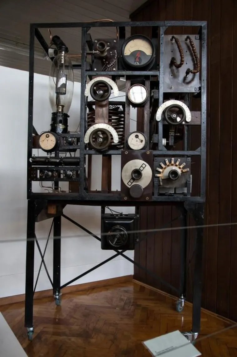 DANAS JE SVJETSKI DAN RADIJA: Pogledajte 'ljepotane' iz pro&scaron;log stoljeća