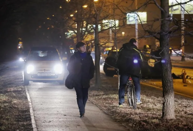 Oko 21:30 sati na Slavonskoj aveniji došlo je do lančanog sudara više osobnih vozila.