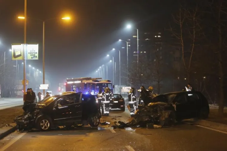 LANČANI SUDAR NA SLAVONSKOJ: Policija obavlja očevid, promet na tom dijelu ceste je obustavljen