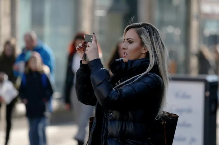 HRVATI JEDVA DOČEKALI SUNČANO VRIJEME: Zagrepčani okupirali terase, Splićani se već kupaju