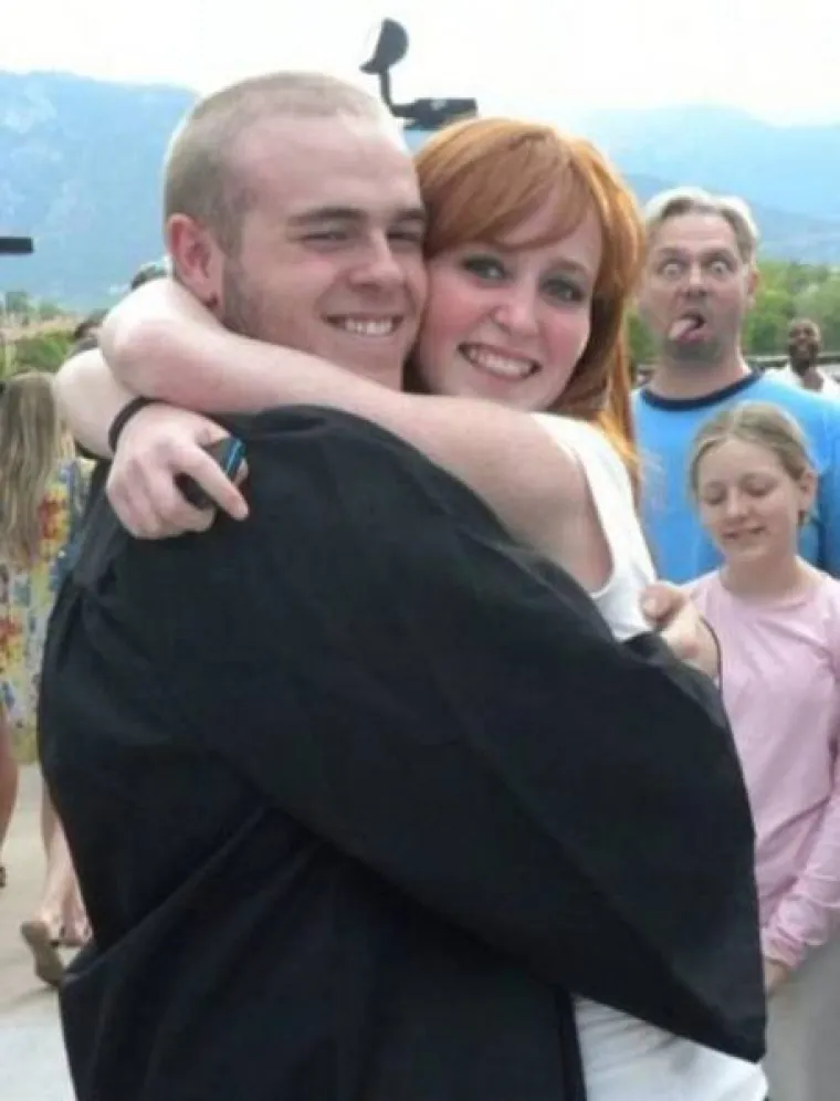 UPROPASTE SVAKU SLIKU: Kako je moguće da su neki ljudi toliko nefotogenični?!